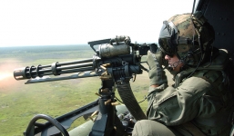 Video: Sức công phá khủng khiếp của súng máy 'hỏa thần' 6 nòng M134 