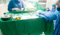 Bé sơ sinh tử vong do bác sĩ nhận định chậm