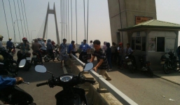 Nhảy xuống cầu tìm con dâu tự tử, bố chồng mất tích