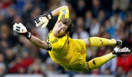 Video: Top 10 cứu thua xuất thần của Iker Casillas trong màu áo Real 