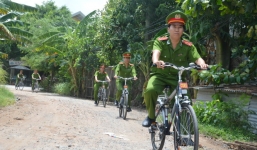 Đạp xe làm nhiệm vụ: Hình ảnh đẹp của người chiến sỹ công an