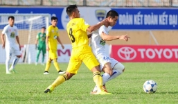 Video: Những pha phạm lỗi thô bạo của cầu thủ Thanh Hóa với Công Phượng