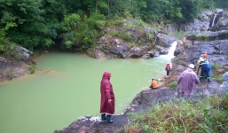 Bác sĩ và hai cô gái chết đuối thương tâm khi dã ngoại ở Suối Vàng