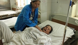 Công an vào cuộc vụ người phụ nữ bị máy xúc gây thương tích