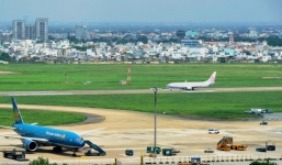 Đường băng sân bay Tân Sơn Phất phải đóng cửa do bị sét đánh