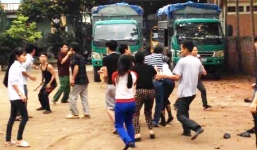 Dân đánh nhau trước mặt Phó Chủ tịch xã