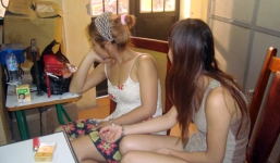 Chủ quán karaokre móc nối với “gái làng chơi”  bán dâm cho khách