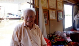 Người 'cướp cơm hà bá' ở làng vạn chài thượng nguồn sông Đà