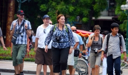 Giảm 30\% giá tour cho khách du lịch từ Tây Âu