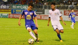 Công Phượng sút hỏng 11 mét, HAGL thua đậm QNK Quảng Nam