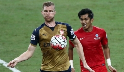 Arsenal phô diễn sức mạnh trước Singapore