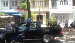 Bàng hoàng phát hiện em trai treo cổ tự tử trên tầng thượng