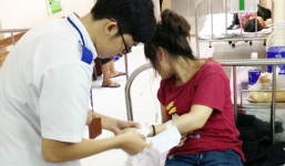 Sau bữa cơm tối, 100 công nhân phải nhập viện 