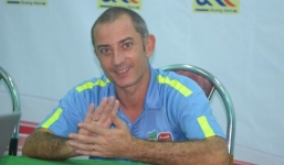 HLV Graechen nói gì sau trận thua thảm QNK Quảng Nam?