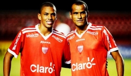 Rivaldo và con trai cùng ghi bàn trong một trận đấu