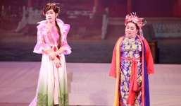 Hoài Linh phá lệ giả gái kết hợp cùng NSND Ngọc Giàu