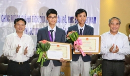 Bộ GD-ĐT 'thưởng nóng' các học sinh đạt giải Olympic Toán Quốc tế