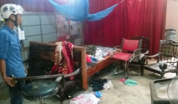 Nữ chủ tiệm hớt tóc bị chích điện, tra hỏi nơi cất giấu tài sản