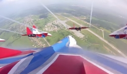 Video: Màn nhào lộn trên không của tiêm kích MiG-29 từ buồng lái