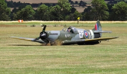 Nhân chứng nín thở xem máy bay hạ cánh khẩn cấp bằng bụng