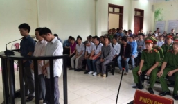 Hàng nghìn người tới phiên tòa xét xử vụ sập cầu Chu Va