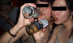 Ê chề phận kiều nữ đi nhậu thuê