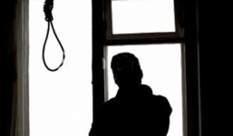 Thanh niên treo cổ tại nhà nghỉ trong tư thế quỳ gối