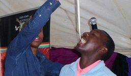 Bắt giáo dân nuốt rắn sống để thử lòng tin, thầy tế hầu tòa