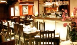 Đại gia chi gần 50 tỷ để ăn một bữa trưa