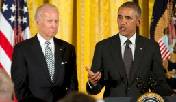 Phó Tổng thống Mỹ bị chó cưng cắn bầm môi