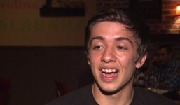 'Ngã ngửa' vì được đại gia để lại 1 nghìn đô tiền tip