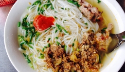 Quán bún cua 'siêu' rẻ 10 nghìn/bát ở Hà Nội