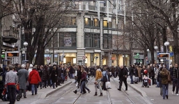 Hai người Việt bị bắt khi du lịch ở Thụy Sĩ vì 'cầm nhầm' mắt kính