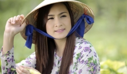 Giáng Tiên khóc hết nước mắt trong MV mới 'Bông bí sầu'