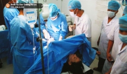 Mổ trực tuyến cứu sống một bệnh nhân đau ruột thừa ở Trường Sa