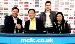 Bầu Hiển treo thưởng lớn cho tuyển thủ ghi bàn vào lưới Man City