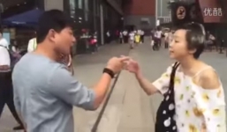 Video: Cặp đôi yêu nhau online ẩu đả khi thấy nhan sắc ngoài đời thật