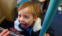 Lưu ý khi con có những hành động kỳ quặc