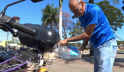 Xe máy chạy 500 km/1 lít nước gây kinh ngạc thế giới