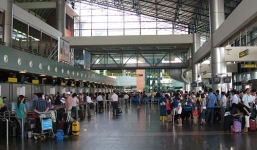 Bắt 2 nhân viên sân bay Nội Bài trộm đồ của khách 