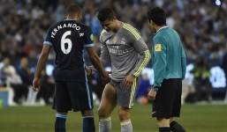 Ronaldo nhăn nhó khi bị cầu thủ Man City đá trúng 'chỗ hiểm'