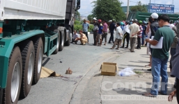 Va chạm với xe container hai vợ chồng chết thảm