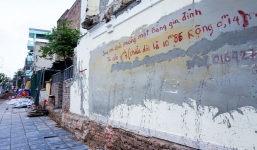 Bức tường 1,7 m2 giá 1 tỉ, vì sao hàng xóm không mua?