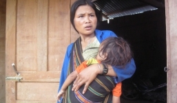 Cả làng lên rừng lánh nạn vì tưởng bị 'ma rừng' bắt 'vạ'