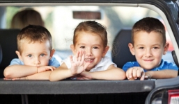 Lái xe có trẻ em cần lưu ý những gì?