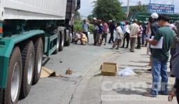 Va chạm với xe container, đôi vợ chồng trẻ tử vong