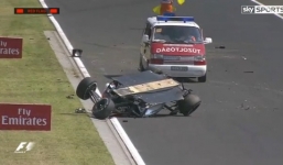 Tay đua F1 may mắn thoát nạn ở chặng đua thử Hungarian GP