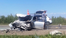 Cảnh sát Nga lao xe tuần tra vào ô tô ngược chiều để cứu 300 học sinh