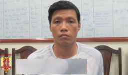 Hà Nội: Cảnh sát bắt kẻ trốn nã mang dao và súng trong đêm