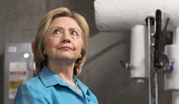 Bà Hillary Clinton bị nói “đạo đức giả” khi xài máy bay ngốn nhiên liệu